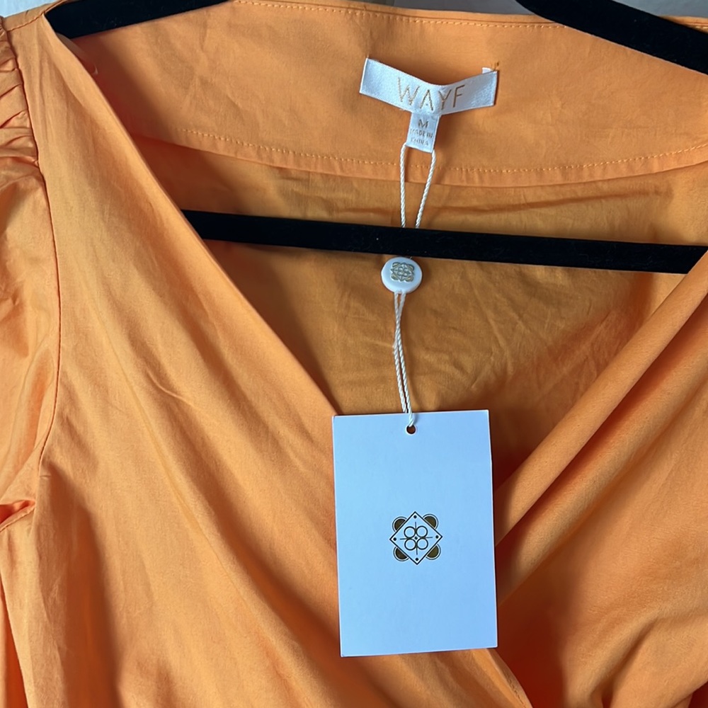 NWT WAYF Jada Balloon Sleeve Wrap Crop Top - Color : Cantaloupe - Picture 3 of 5